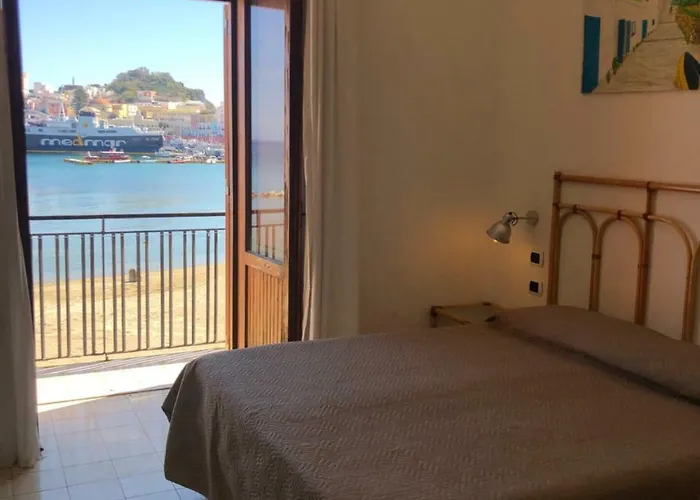 Guest house Visitponza - Le Stanze Sulla